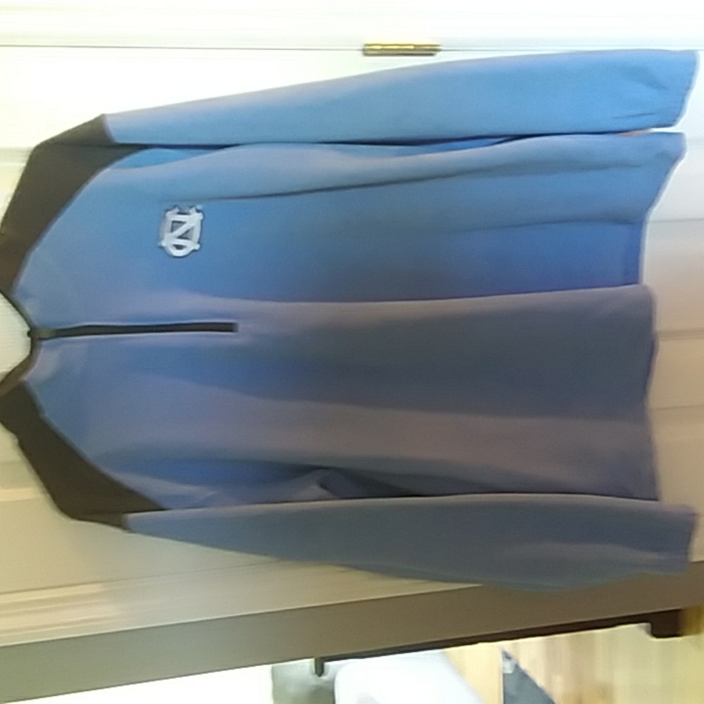 Men's UNC TARHEELS Pullover XL. Purchased on campus, Gameday ready